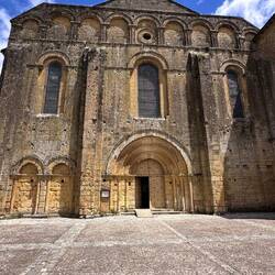 Die Kirche stammt aus dem Jahr 1115, erstaunlich