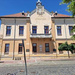 Das Rathaus von Dunaföldvár wurde 1898 erbaut