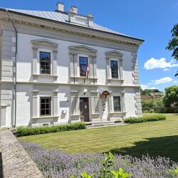 Berze-Nagy Ilona Stadtbibliothek in Dunaföldvár, bestens renoviert
