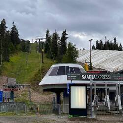 Direkt an diesem Skilift