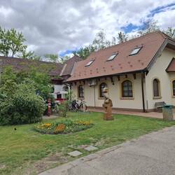 Rezeption und Bar