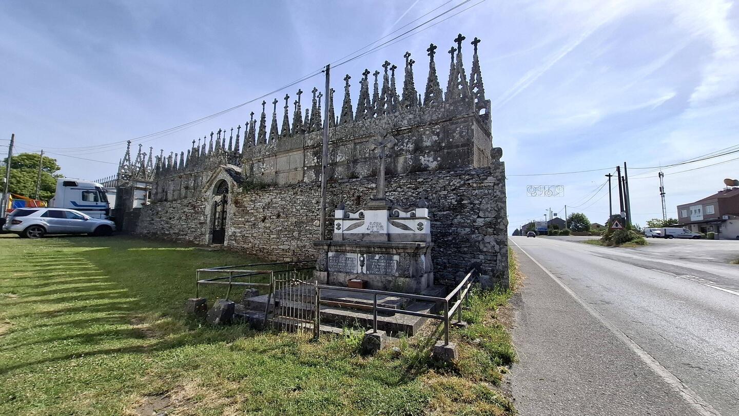 Der Friedhof von Goiriz hat eine imposante Friedhofsmauer!