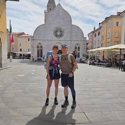 Um Punkt 10 zum Glockenschlag Start in Muggia auf die via alpina