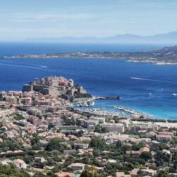 Blick auf Calvi