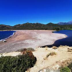 Links das Meer, rechts das Fango Delta