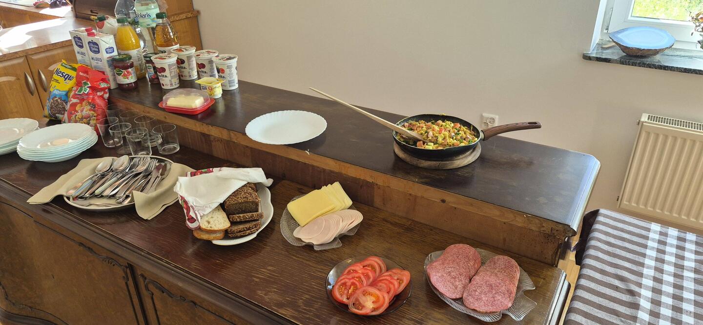 Frühstück im Haus des Grauens, einfach aber ganz gut