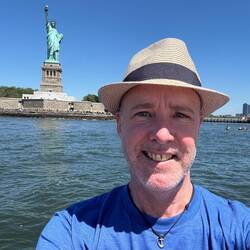 Loathe hand-held selfies but this, I had to do! 🗽