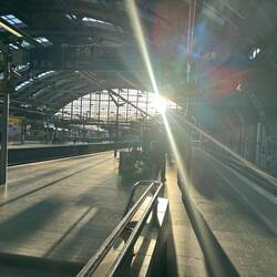 Station Ostbahnhof: Da ist ja die Sonne.