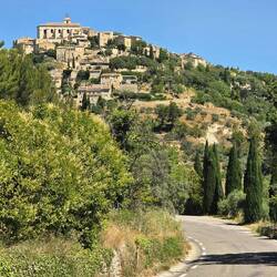 View of Gordes from the south while climbing back to our digs.