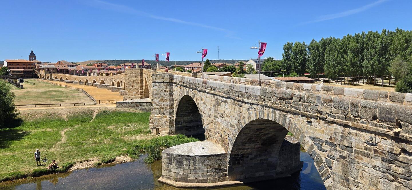 Bridge into Hospital de Orbigo