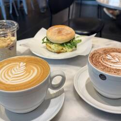 Aber zuerst Frühstück im Bel Café Downtown