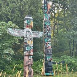 Die eindrucksvollen Totempfähle im Stanley Park
