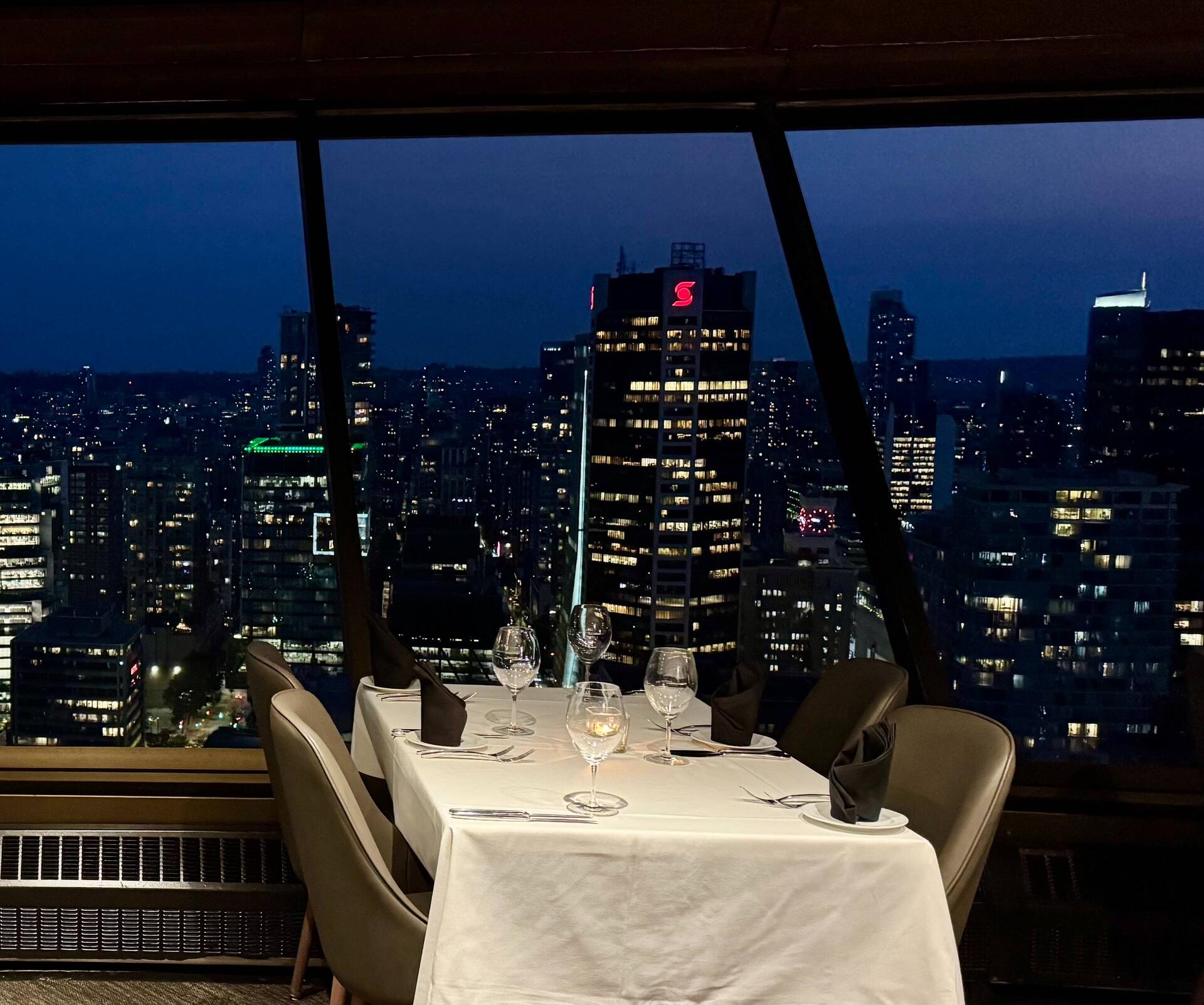 Highlight am Abend: Essen hoch über Vancouver