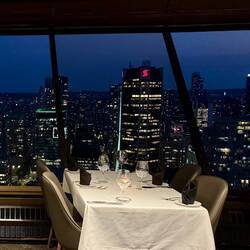 Highlight am Abend: Essen hoch über Vancouver
