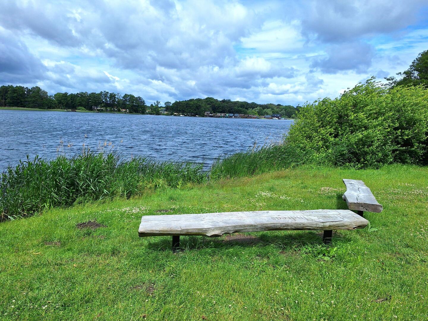 Einladender Platz mit Blick auf den südlichen Schweriner See