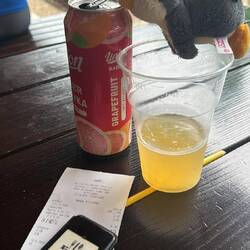 Erster offizieller Alkohol seit Christians Unfall - gleich mal 2% 😄