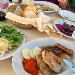 Essen dafür gut, reichhaltig und günstig 😃