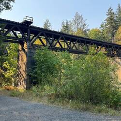 Alte Eisenbahnbrücke am Englishman River. Seit 2011 fahren hier keine Züge mehr.
