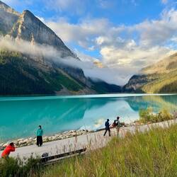 8 Uhr am Lake Louise - noch ruhig und mit wunderschöner Morgenstimmung