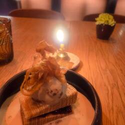 Cake with parsnip crisp with horse radish sauce.