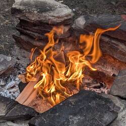Wir sind so nah am Feuer..