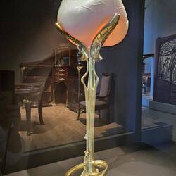 Water lily table lamp
