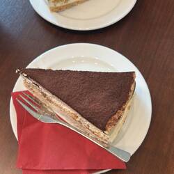 Man beachte die Dubai-Torte.