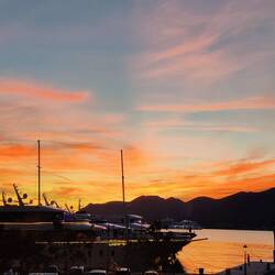 Die Sonne geht, der Abend ist noch lang ..
