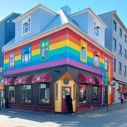 Laugarvigur; Rainbow House?