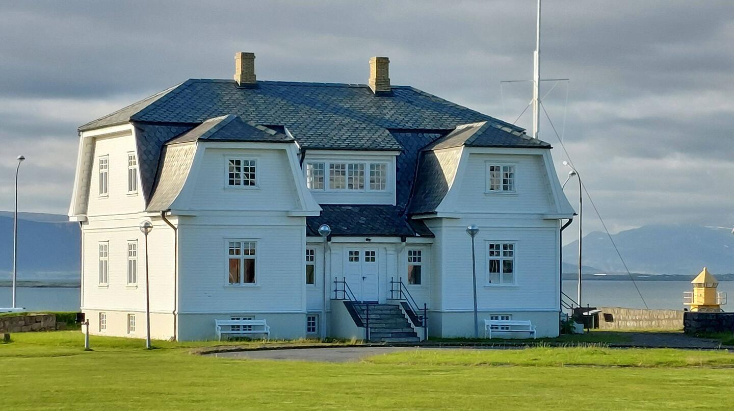 The former French consulate and British embassy; the site of the 1986 Reagan-Gorbachev Peace Summit