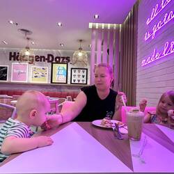 Eis essen zum Kindertag