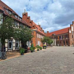 Blick auf das historische Rathaus