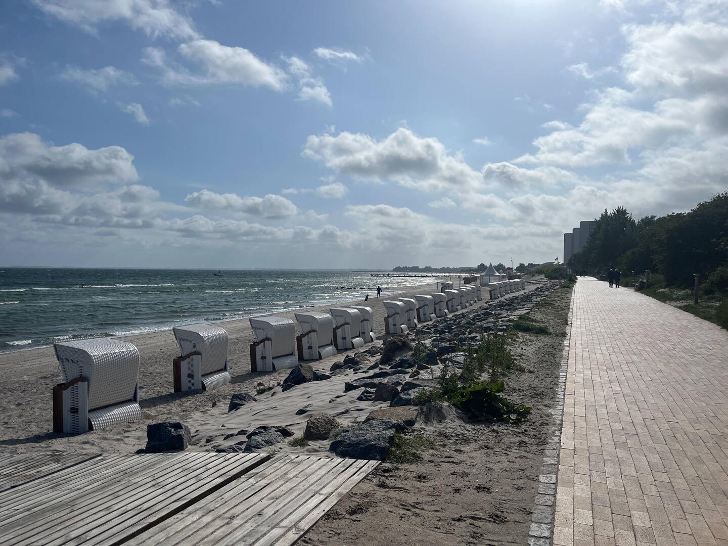 Strandkörbe sehr ordentlich aufgereiht 😎