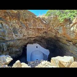 Vidéo-diaporama grotte avec église à l'intérieur, sur aucune carte ! Quelle trouvaille !
