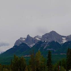 Banff ligt in de brede Bow vallei vol water partijen en weilanden