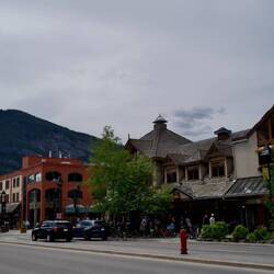 Stadje Banff met chique winkels & hotels