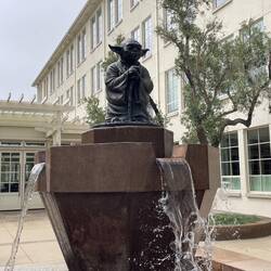 Yoda-Brunnen vor dem Lucas Films Headquarter