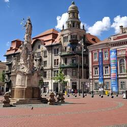 Die Piața Libertății in Timișoara ist ein zentraler Platz mit historischer Barockarchitektur