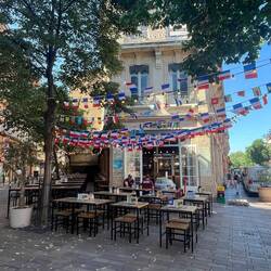Balade dans les rues de Toulouse. Les bars en fête à l'occasion du Mondial de foot