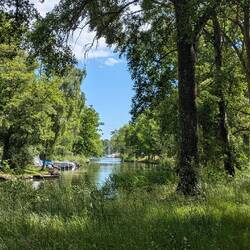 Geh- und Radweg entlang des Kanals