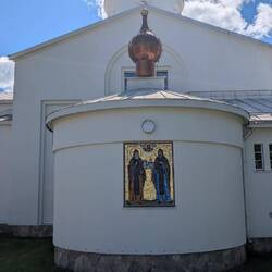 Ikonen auf der Außenmauer