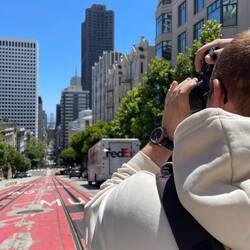 Robin auf der California Street