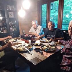 Am Abend ein feines Raclette in bester Gesellschaft 🥳🍷🧀