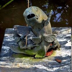 The gardens are dotted with sculptures too, like this fish 😊.