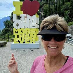 A LOT of people ❤️ Limone 😊. The main waterfront area was crazy busy. Fortunately the path was not!