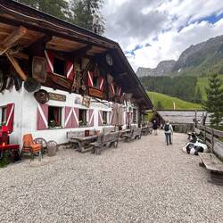 Schnaps- und Speck-Alm