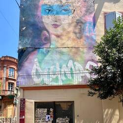 Olympe de Gouge, la star de la ville. Et dire que c'est encore une ville passée à l'extrême droite !