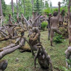 Yoga Gruppe im Skulpturenpark