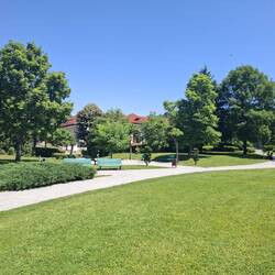 Sehr schöner Park ringsherum