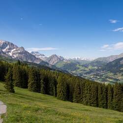 Da kommen wir her - im Hintergrund Adelboden